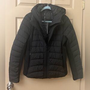 NWT Bernardo Women’s Classic Black Puffer Packable Jacket